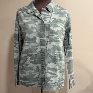 Universal Thread size small like new jacket camo
